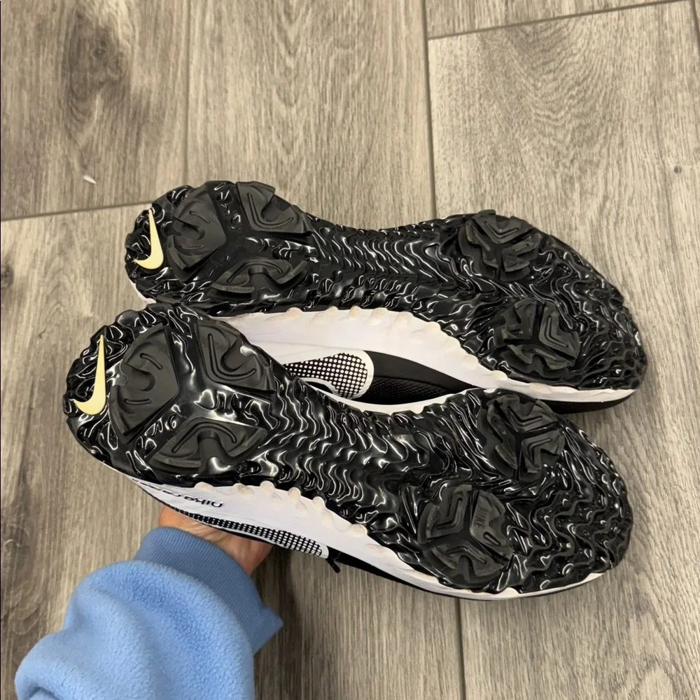 Nike React Black and White GOLF Shoes - Picture 5 of 5
